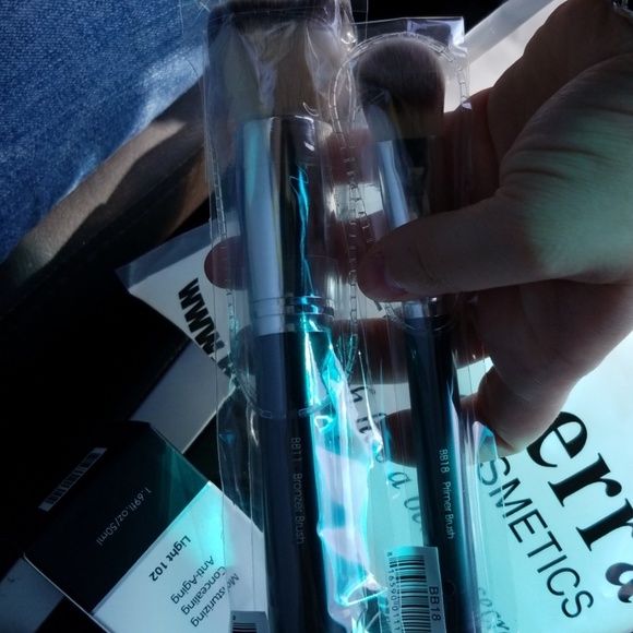 BELLATERRA Mineral Cosmetics BB Cream & Brushes - Picture 5 of 5